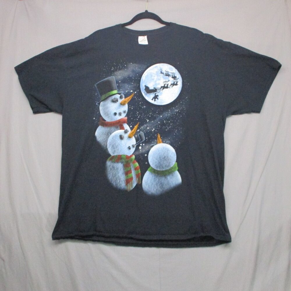 Dec.25 Santa Hanging Out Sleigh Graphic Print T-Shirt Black Men Size | 2XL
